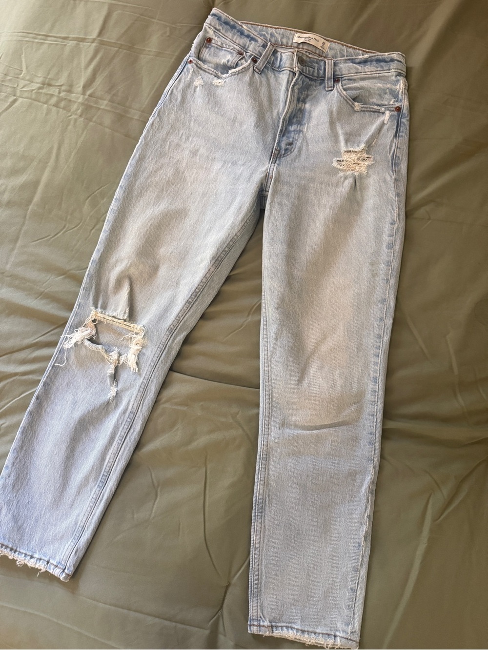 Abercrombie & Fitch Light Wash Distressed Women’s Jeans